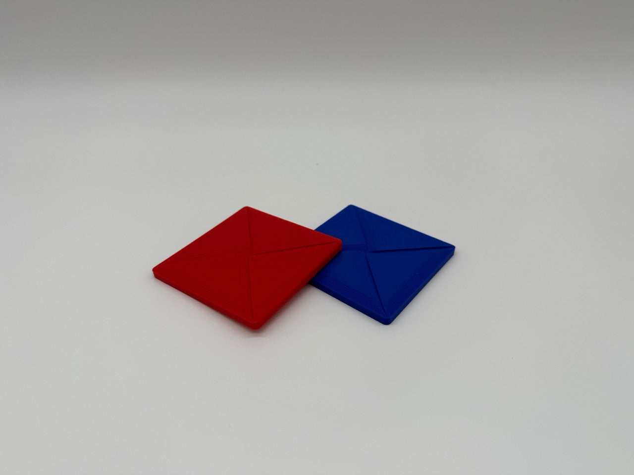Premium Squid Game Decoration - 3D Printed Ddakji Tiles in Red and Blue - Premium Quality